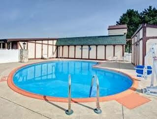 Knights Inn - Madison Heights Exterior photo